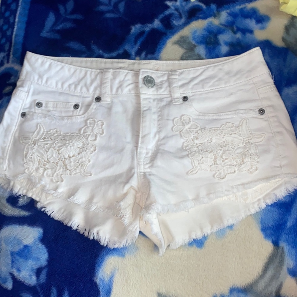 White Jean Shorts with Lace! Great Condition! Size 2! Stretch Material!